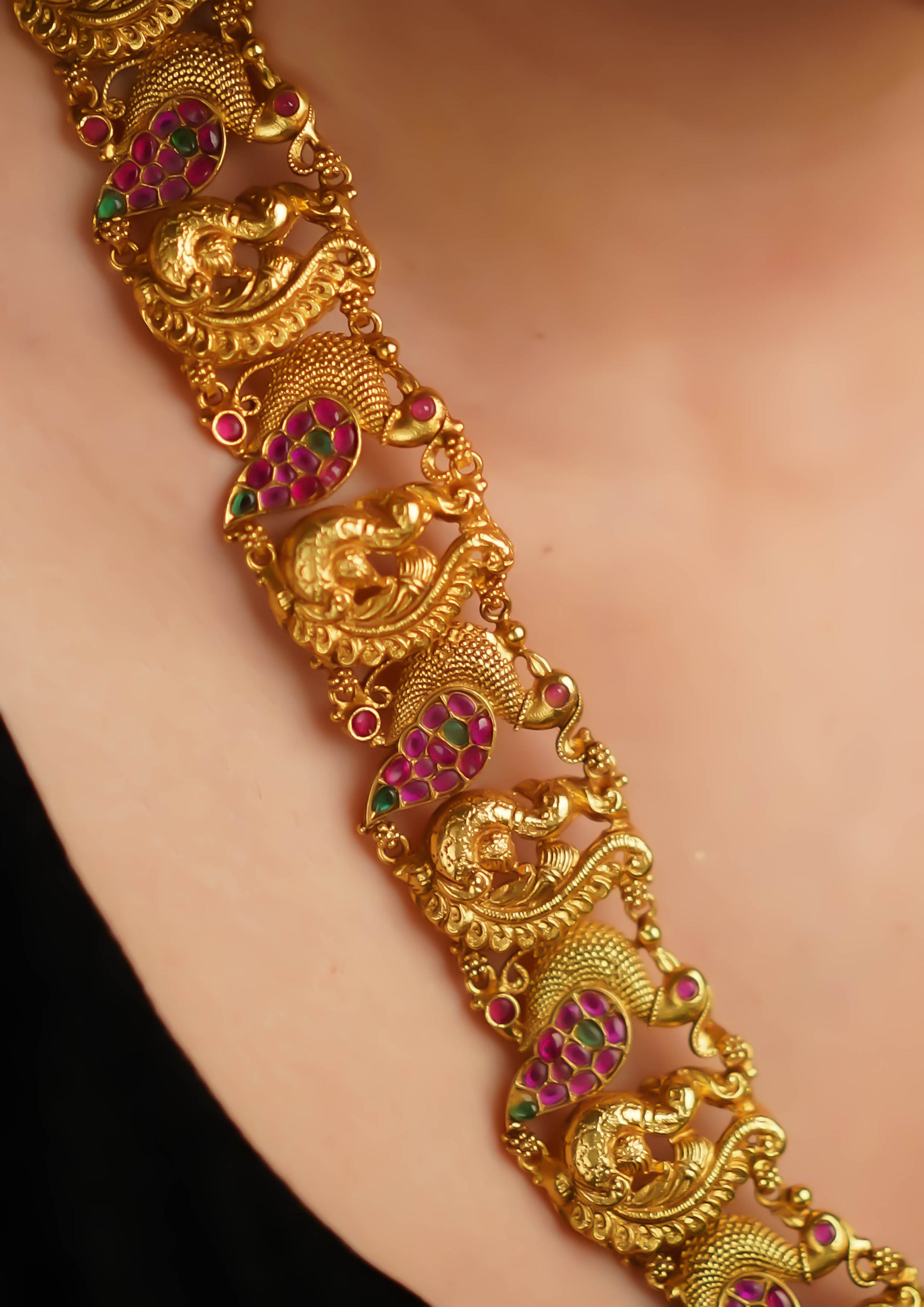 Vasanta Shobhana Nakashi Gold Finish Haar