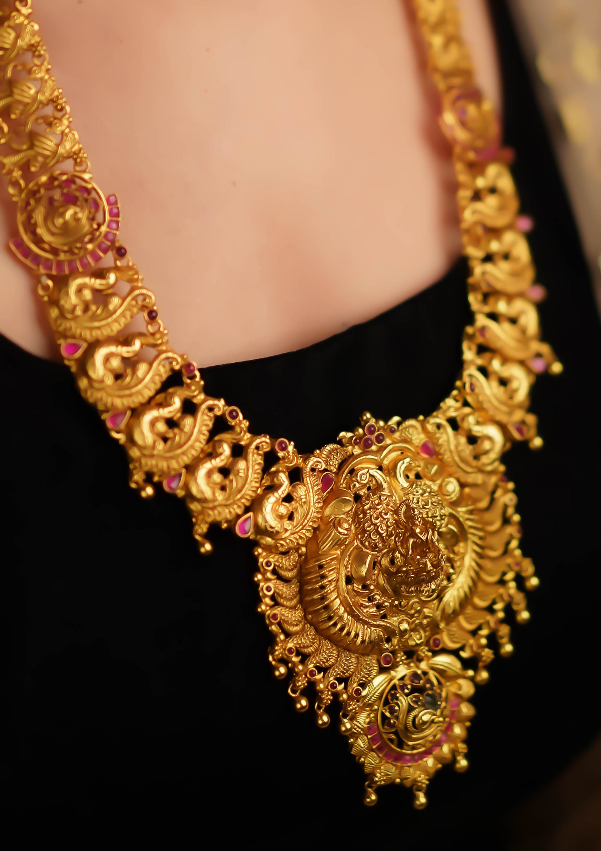 Indra Rekha Nakashi Gold Finish Haar