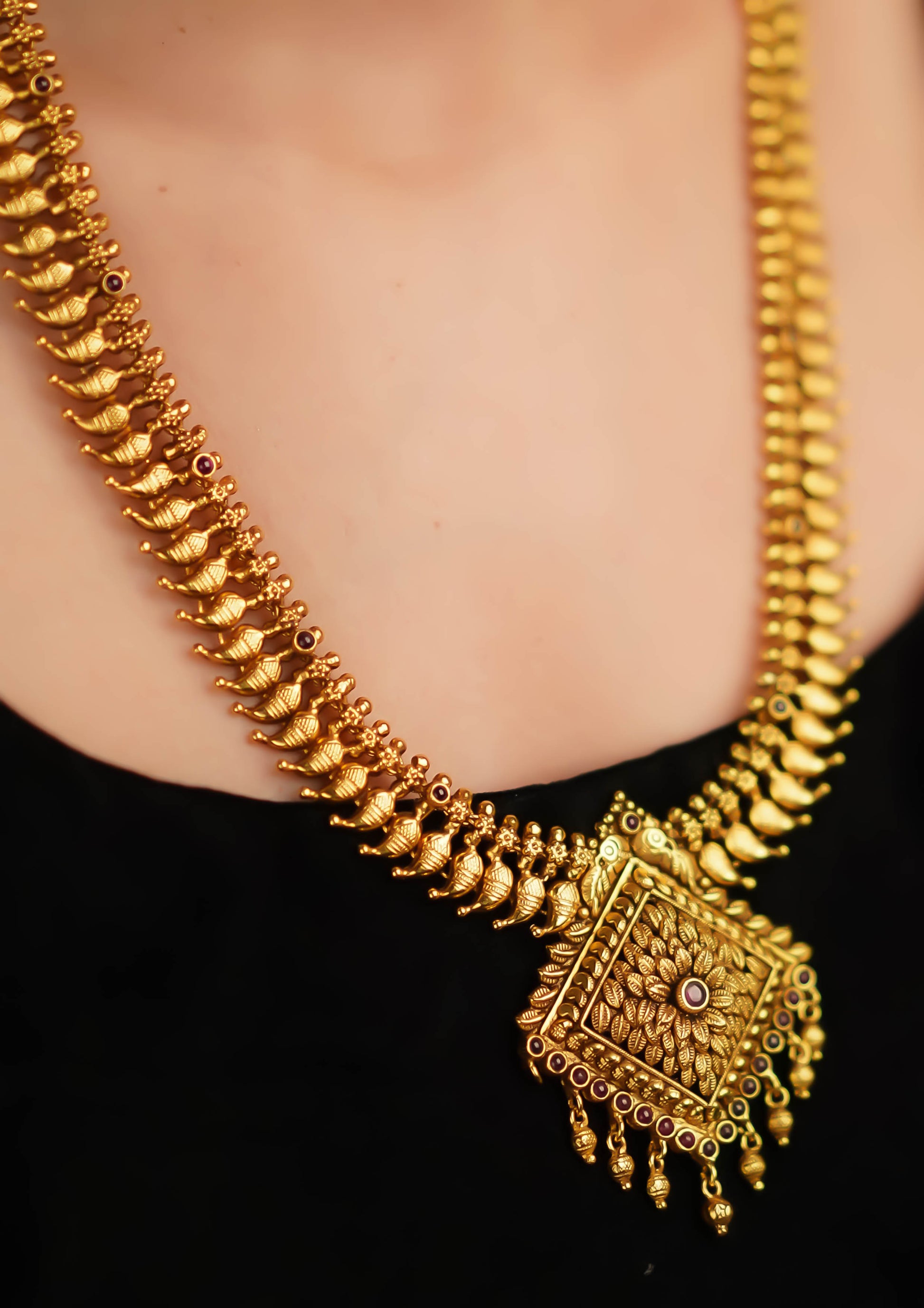 Nitya Shobhit Nakashi Gold Finish Haar