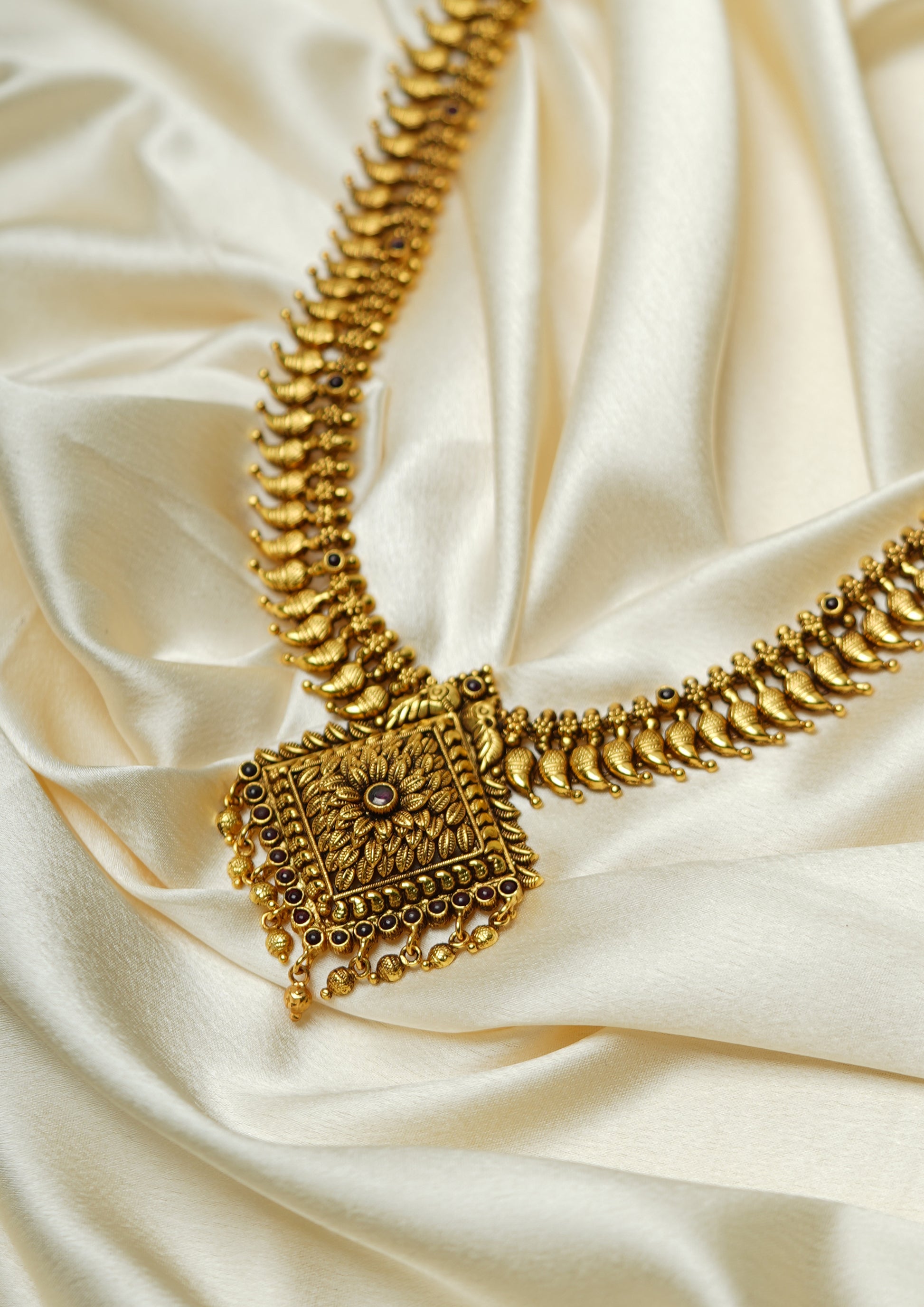 Nitya Shobhit Nakashi Gold Finish Haar
