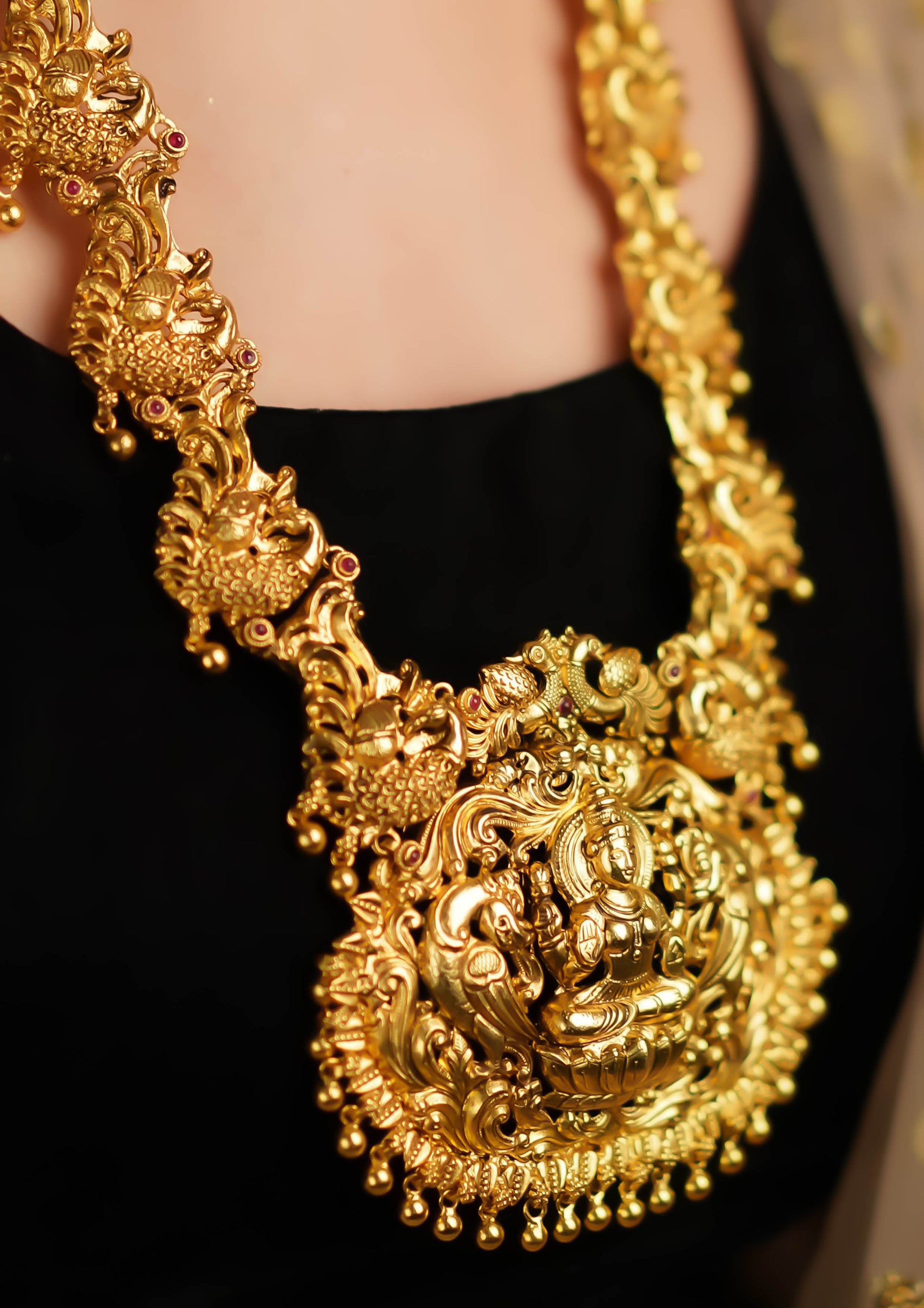 Sundara Divya Nakashi Gold Finish Haar