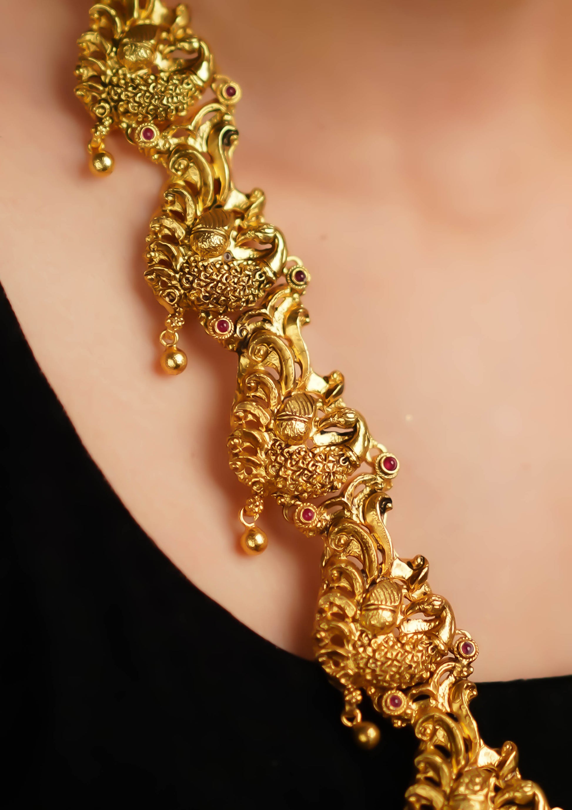 Sundara Divya Nakashi Gold Finish Haar