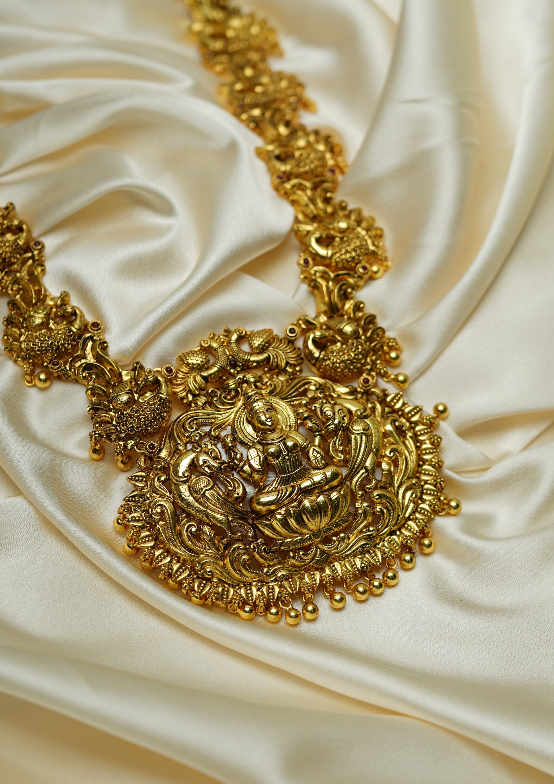 Sundara Divya Nakashi Gold Finish Haar